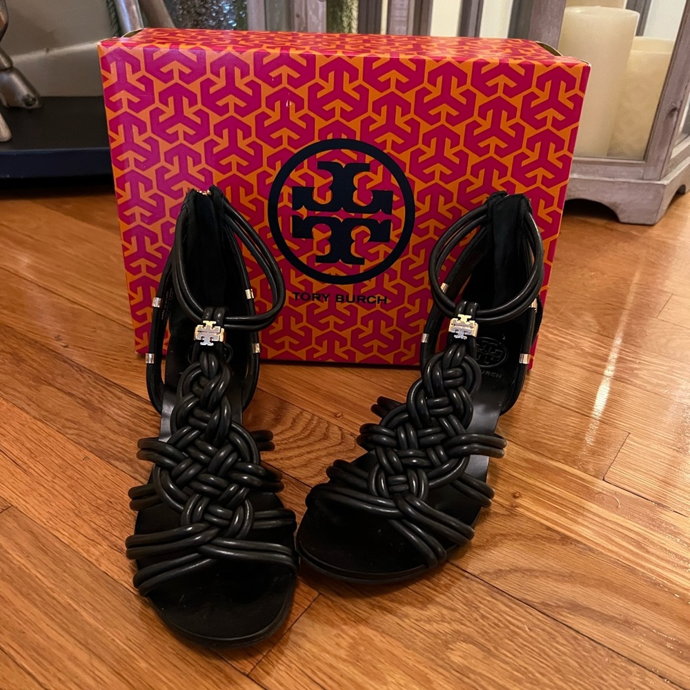 Women’s Tory Burch Black Sandle - Size: 7